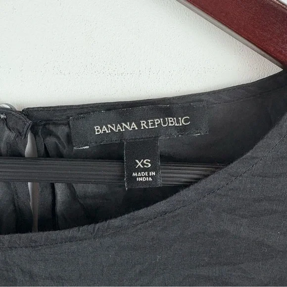 Banana Republic Scalloped Lace Black Blouse Shirt Top Size XS Festive Holiday - Picture 5 of 7